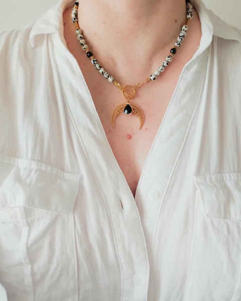 Lunula- naszyjnik z jaspisu dalmatyńskiego i czarnego turmalinu